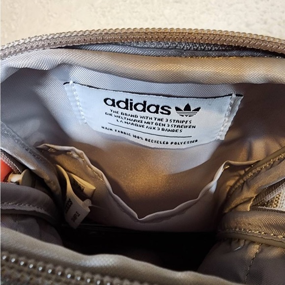 BNWT Adidas Side Bag - Picture 6 of 6